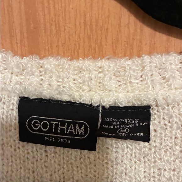 Women's V-Neck Cream Sweater - Picture 2 of 3